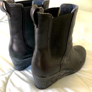 Ugg waterproof boots, 2.5 inch wedge heel, US 7